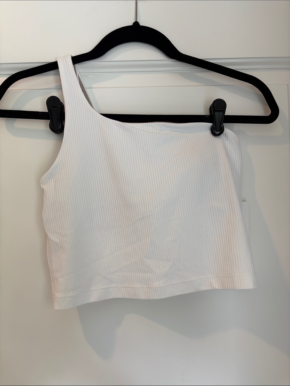 Lululemon athletica White One-Shoulder Ribbed Crop Top (never worn, has tags)